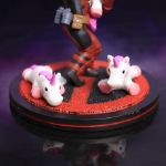 Figurka Deadpool z Jednorożcami prezent dla fana marvela