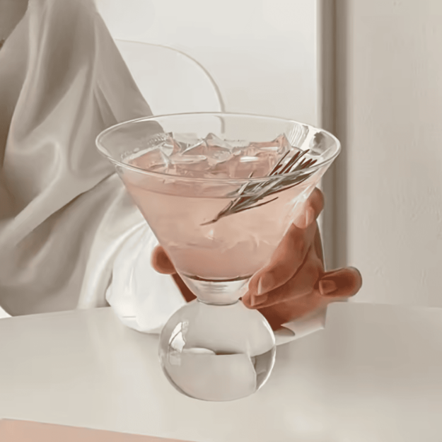 szklanka martini z kulistą podstawą