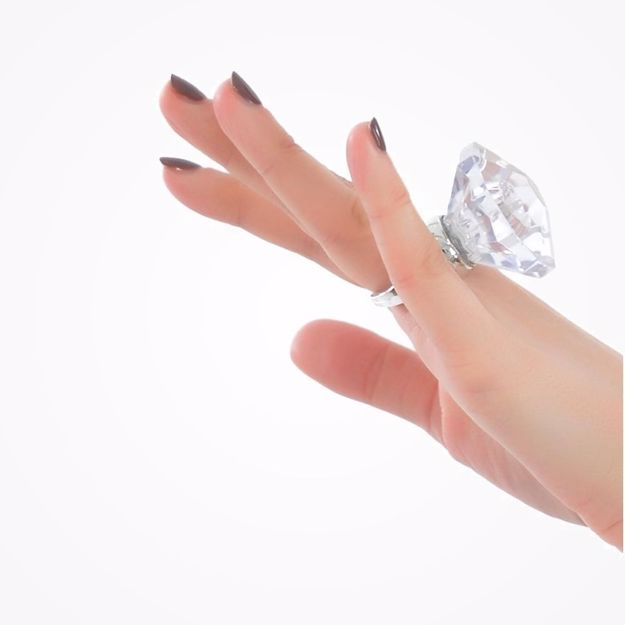 Świecący pierścionek diament królowej panieński warszawa