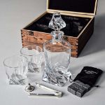 Zestaw do whisky Twisted Karafka + Szklanki + Kamienne Kostki w drewnianej skrzynce elegancki prezent dla mężczyzny