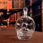 butelka do alkoholu w kształcie czaszki