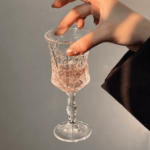 elegancki kieliszek vintage przezroczysty