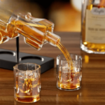 karafka pistolet do whisky prezent
