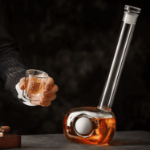 karafka do whisky z tacą prezentową
