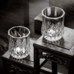 kieliszek whisky z dekoracyjnym szlifem