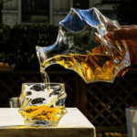 karafka do whisky z falą