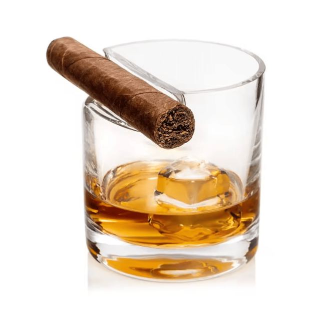szklanka do whisky z miejscem na cygaro