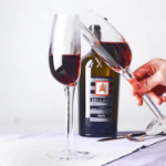 nowoczesny kieliszek z płaskim bokiem 140 ml