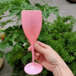 kieliszek różowy nietłukący z plastiku