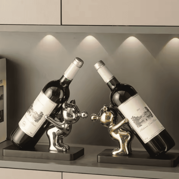 ceramiczny stojak na wino miś