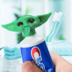 Wyciskacz do pasty w kształcie Baby Yoda