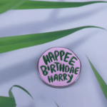 broszka Harry Potter Happy Birthday Harry emaliowana