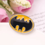 broszka batman logo metalowa emaliowana