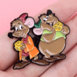 przypinka disney jacek i kajtek kopciuszek