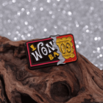przypinka willy wonka golden ticket emaliowana