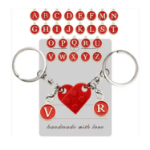 personalizowany brelok serce z literami alfabetu