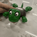 Podkładka pod kubek żółw plastikowa biurkowa zabawna
