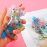 jednorożec antystresowy squishy z kuleczkami