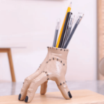 Pojemnik ręka horror uchwyt na długopisy halloween dekoracja