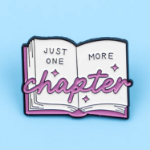 Przypinka książka Just One More Chapter emaliowana