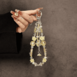 Smycz do telefonu kryształowa kwiatowa żółta 30 cm