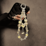 Smycz do telefonu kryształowa kwiatowa żółta 30 cm