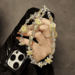 Smycz do telefonu kryształowa kwiatowa żółta 30 cm