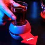 Spin The Shot – gra alkoholowa ze strzałką i kieliszkiem