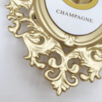 Dzwonek „Press for Champagne” – złota dekoracja vintage do domu