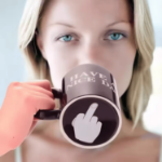 Kubek „Have a Nice Day” – śmieszny kubek z ukrytym gestem