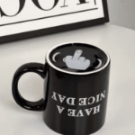 Kubek „Have a Nice Day” – śmieszny kubek z ukrytym gestem