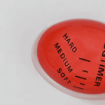 Minutnik do jajek zmieniający kolor – gotowanie na miękko, średnio, twardo