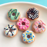 Magnesy pączki 6 szt. – kolorowe magnesy na lodówkę w stylu kawaii
