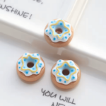 Magnesy pączki 6 szt. – kolorowe magnesy na lodówkę w stylu kawaii