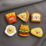 Magnesy burger i frytki 6 szt. – magnesy na lodówkę w stylu kreskówkowym