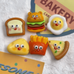 Magnesy burger i frytki 6 szt. – magnesy na lodówkę w stylu kreskówkowym