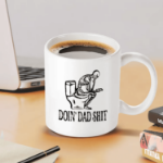 Kubek Doin’ Dad Shit – śmieszny kubek dla taty 320 ml