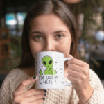 Kubek Alien „I’m Outta Here” – kosmiczny kubek z nadrukiem 320 ml