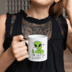 Kubek Alien „I’m Outta Here” – kosmiczny kubek z nadrukiem 320 ml