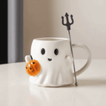 Kubek duch z dynią – kubek Halloween 600 ml ceramiczny z trójzębem