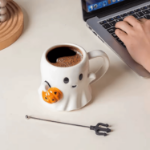 Kubek duch z dynią – kubek Halloween 600 ml ceramiczny z trójzębem