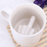 Kubek Up Yours – kubek z palcem środkowym 300 ml ceramiczny