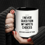 Kubek „I never question my wife’s choices” 350 ml prezent
