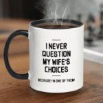 Kubek „I never question my wife’s choices” 350 ml prezent