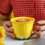 Kubek słonecznik 360 ml ceramiczny z pokrywką prezent