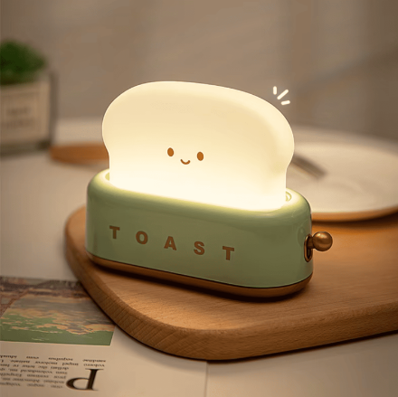 Lampka Toast LED nocna – lampka w kształcie tosta Lampka Toast LED nocna – urocza lampka w kształcie tosta