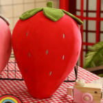 Poduszka Truskawka – pluszowa przytulanka 25 cm 