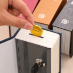 Skarbonka książka z zamkiem sejf słownik skrytka na pieniądze