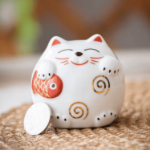 Skarbonka kot szczęścia maneki neko ceramiczna 7 cm prezent