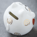 Skarbonka kot szczęścia maneki neko ceramiczna 7 cm prezent